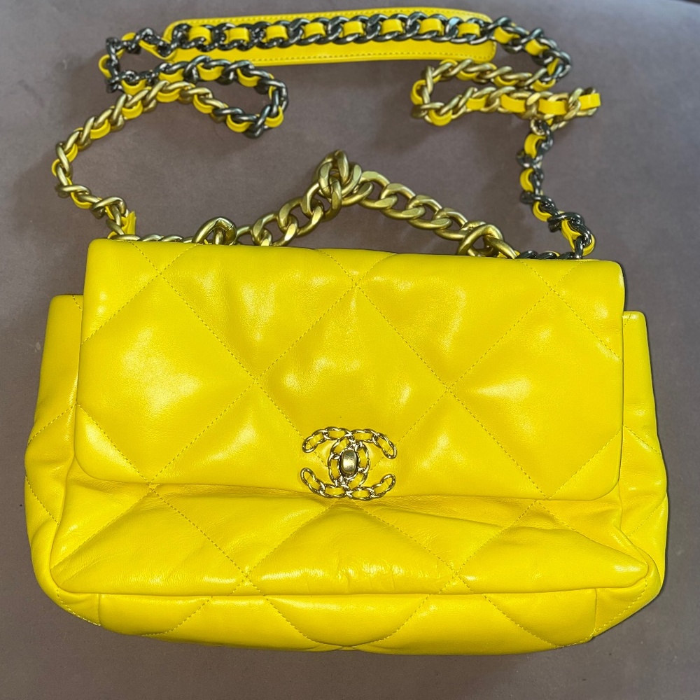 CHANEL 19 Medium Flap Bag - Mustard